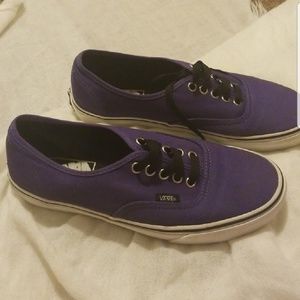 Van's classic purple. Size 8